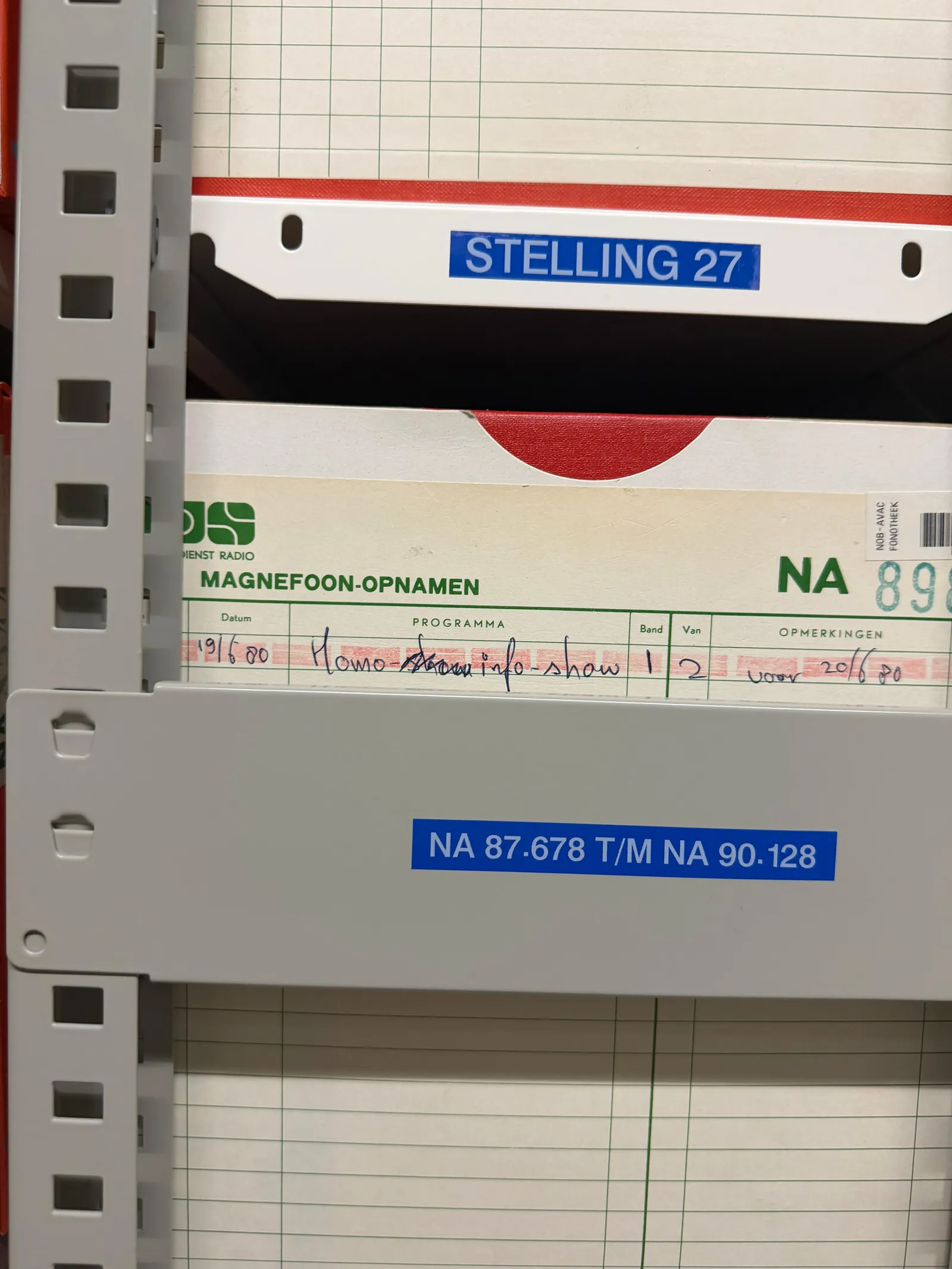 Visit to Sound & Vision: a shelf of magnetic tape recordings, labelled Stelling 27.